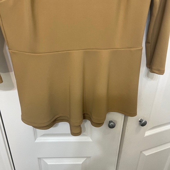 Awesome Khaki Peplum Top Small Excellent Condition - Picture 4 of 7